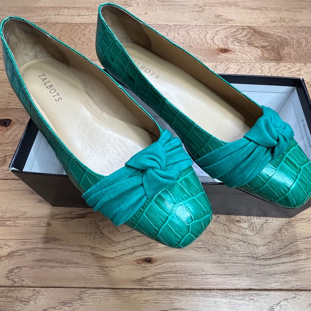Talbots Flats Women 8.5M Green Crocodile Embossed Leather Square Toe Bow Shoes